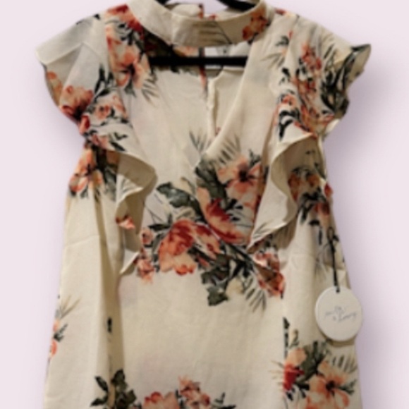 Milk and Honey Cut out Neckline Floral Blouse - Picture 2 of 3